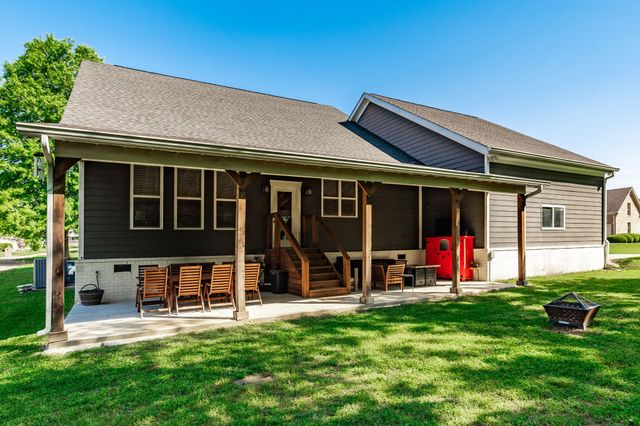 521 Redstone Dr, Gallatin, TN 37066