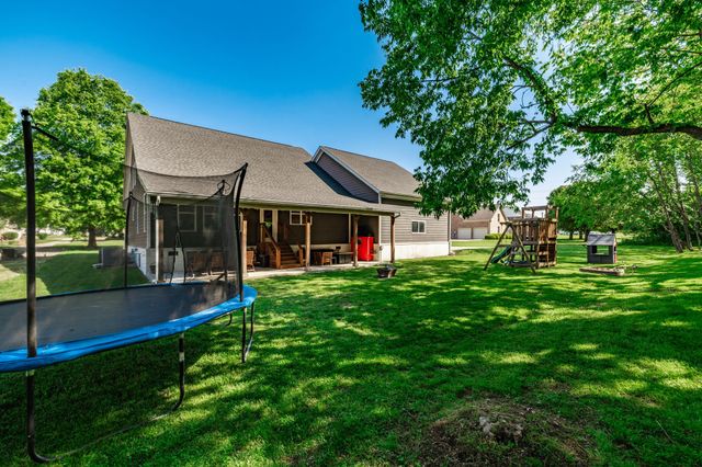 521 Redstone Dr, Gallatin, TN 37066