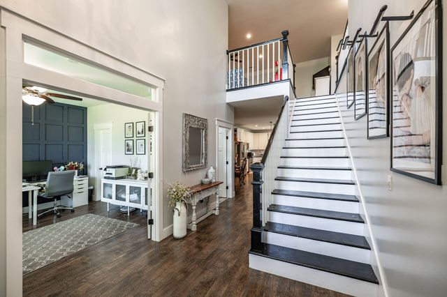 521 Redstone Dr, Gallatin, TN 37066