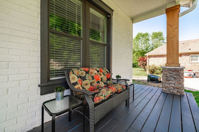 521 Redstone Dr, Gallatin, TN 37066
