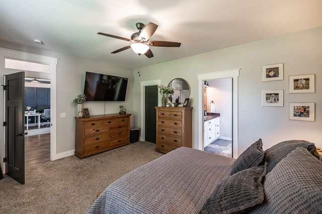 521 Redstone Dr, Gallatin, TN 37066