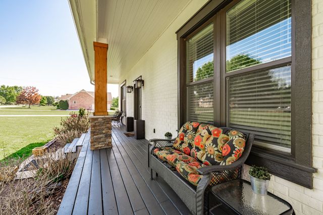 521 Redstone Dr, Gallatin, TN 37066
