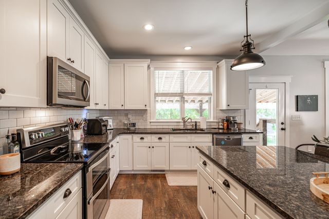 521 Redstone Dr, Gallatin, TN 37066