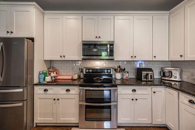 521 Redstone Dr, Gallatin, TN 37066