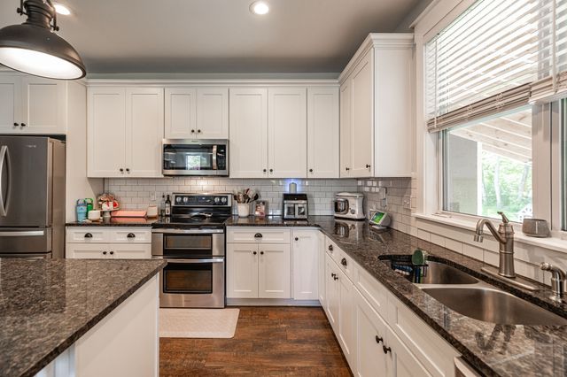 521 Redstone Dr, Gallatin, TN 37066