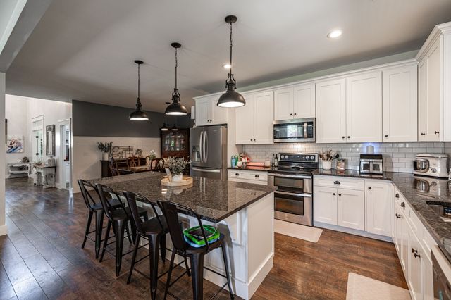 521 Redstone Dr, Gallatin, TN 37066