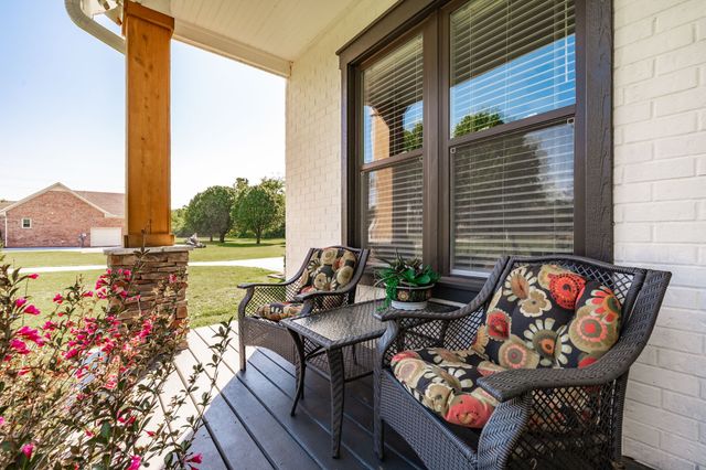 521 Redstone Dr, Gallatin, TN 37066