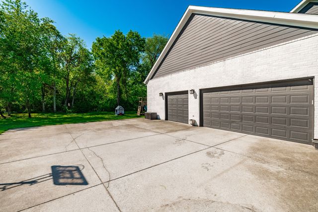 521 Redstone Dr, Gallatin, TN 37066
