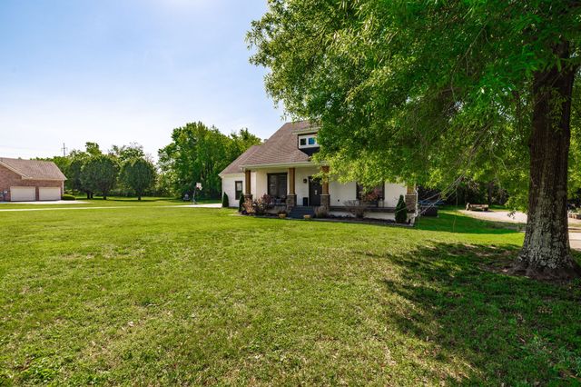 521 Redstone Dr, Gallatin, TN 37066