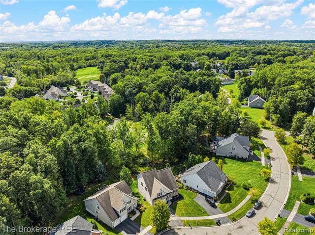 10199 Edgewood Drive, Grand Blanc, MI 48439