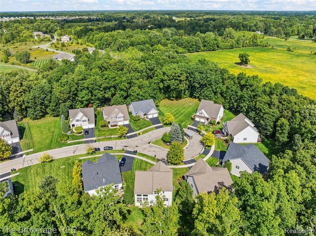 10199 Edgewood Drive, Grand Blanc, MI 48439