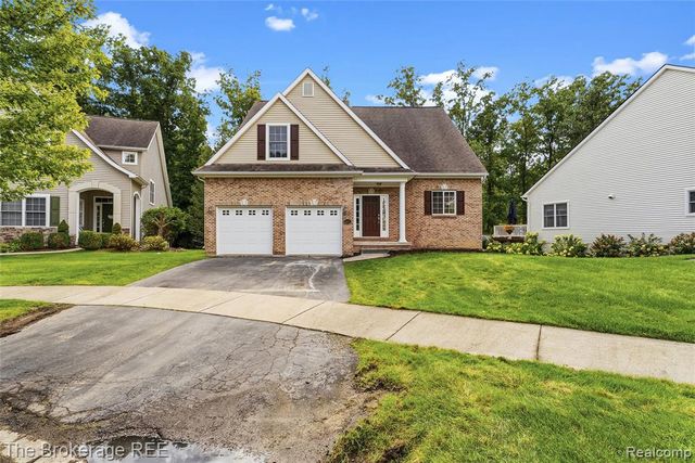 10199 Edgewood Drive, Grand Blanc, MI 48439