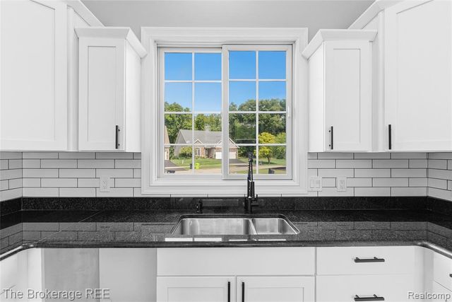 10199 Edgewood Drive, Grand Blanc, MI 48439