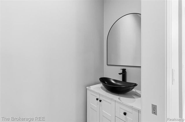 10199 Edgewood Drive, Grand Blanc, MI 48439