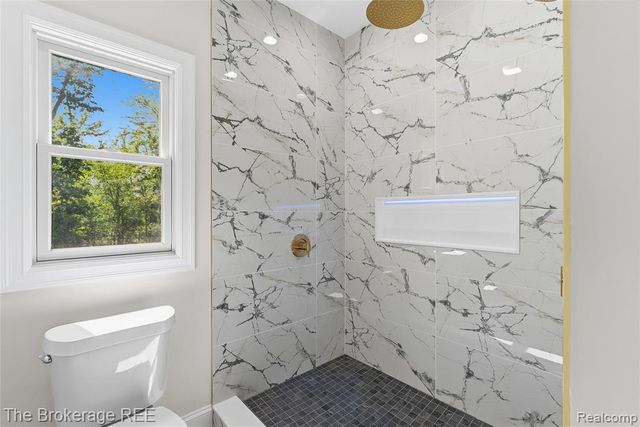 10199 Edgewood Drive, Grand Blanc, MI 48439