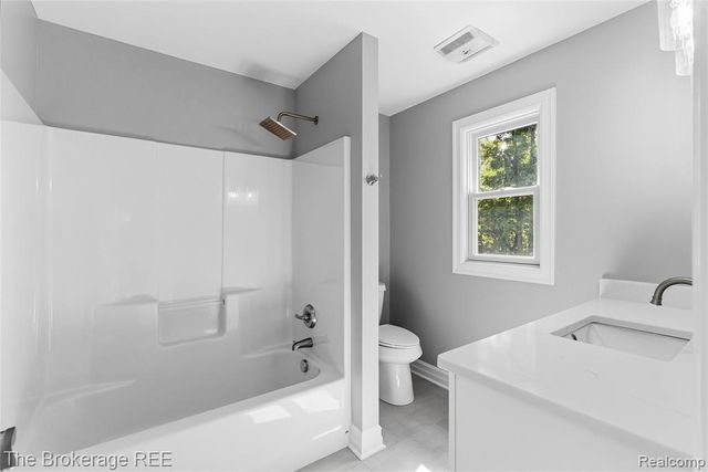 10199 Edgewood Drive, Grand Blanc, MI 48439