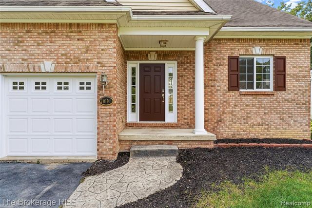 10199 Edgewood Drive, Grand Blanc, MI 48439