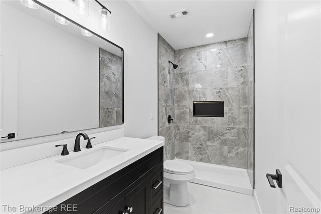 10199 Edgewood Drive, Grand Blanc, MI 48439