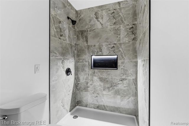 10199 Edgewood Drive, Grand Blanc, MI 48439