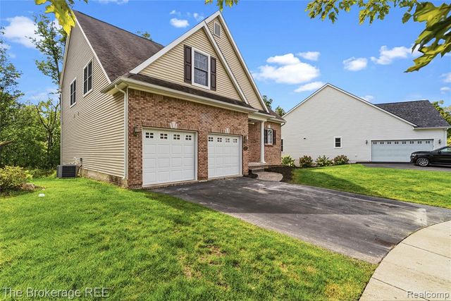 10199 Edgewood Drive, Grand Blanc, MI 48439