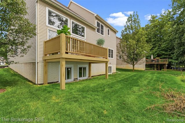 10199 Edgewood Drive, Grand Blanc, MI 48439