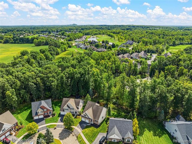 10199 Edgewood Drive, Grand Blanc, MI 48439