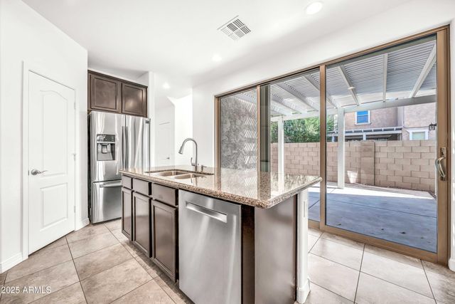 9025 W STATE Avenue, Glendale, AZ 85305