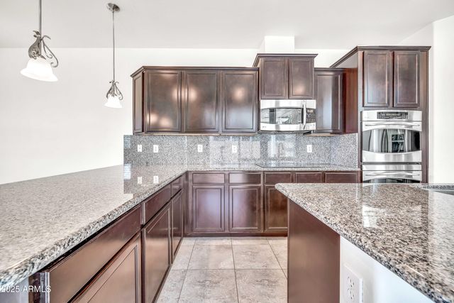 9025 W STATE Avenue, Glendale, AZ 85305