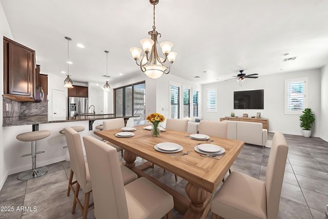 9025 W STATE Avenue, Glendale, AZ 85305