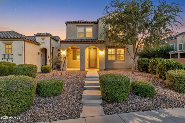 9025 W STATE Avenue, Glendale, AZ 85305