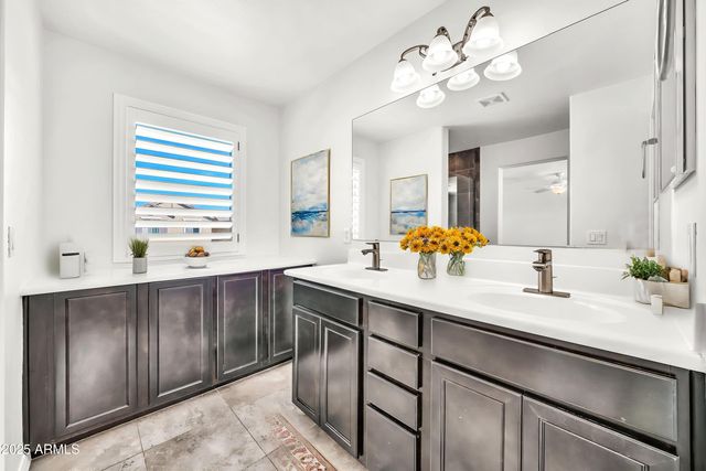 9025 W STATE Avenue, Glendale, AZ 85305