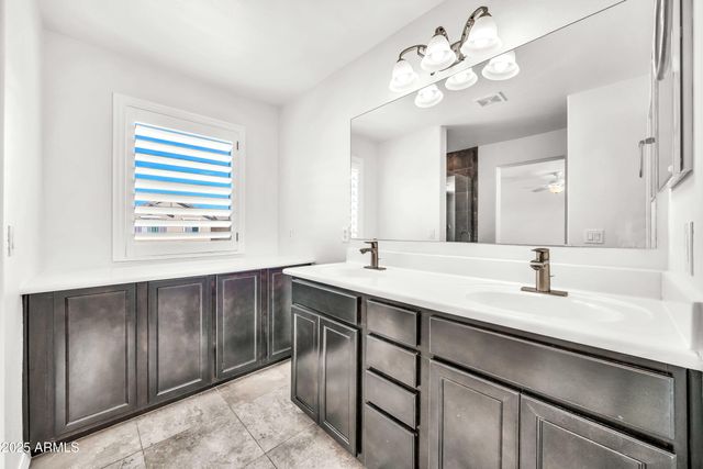 9025 W STATE Avenue, Glendale, AZ 85305