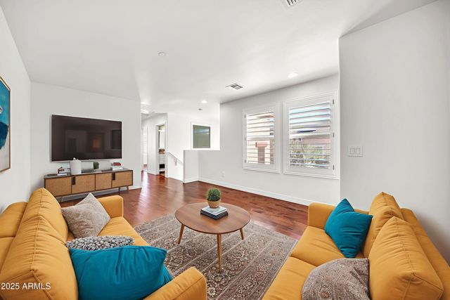 9025 W STATE Avenue, Glendale, AZ 85305