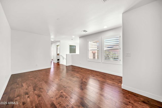 9025 W STATE Avenue, Glendale, AZ 85305