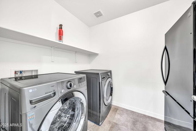 9025 W STATE Avenue, Glendale, AZ 85305