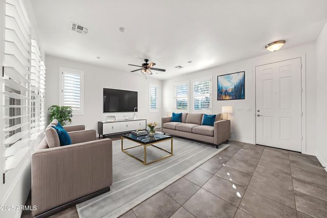 9025 W STATE Avenue, Glendale, AZ 85305