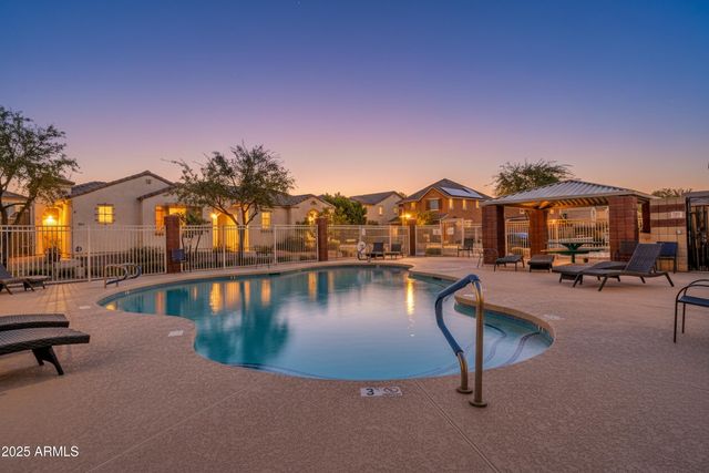 9025 W STATE Avenue, Glendale, AZ 85305