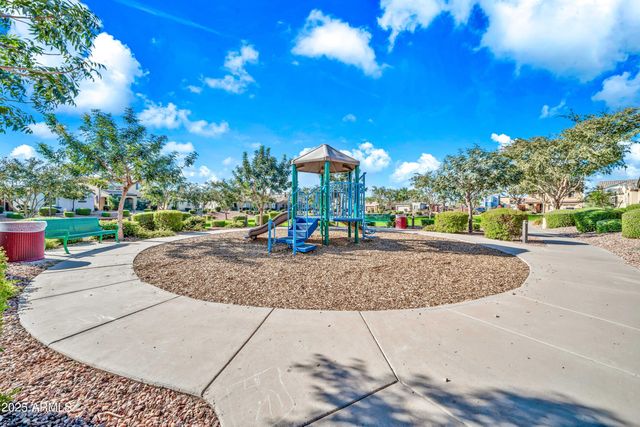 9025 W STATE Avenue, Glendale, AZ 85305