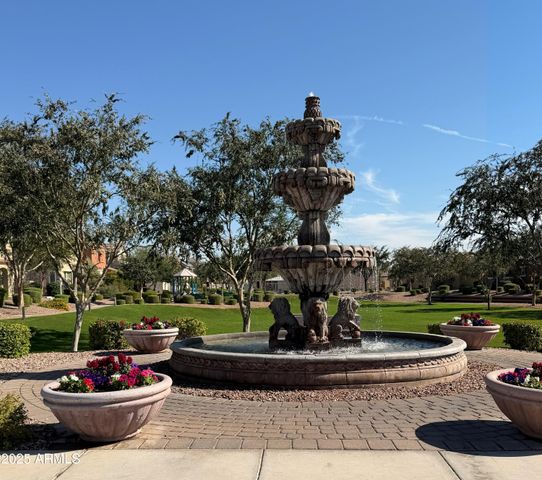 9025 W STATE Avenue, Glendale, AZ 85305