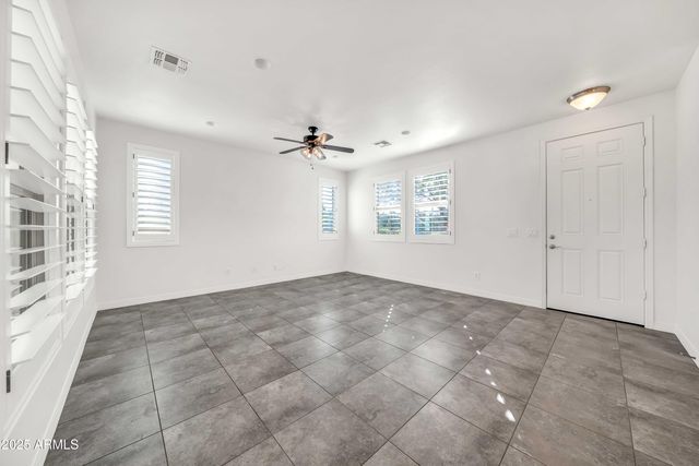 9025 W STATE Avenue, Glendale, AZ 85305