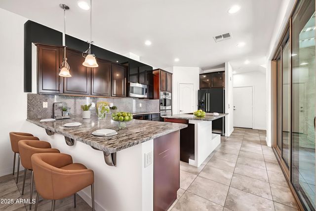 9025 W STATE Avenue, Glendale, AZ 85305