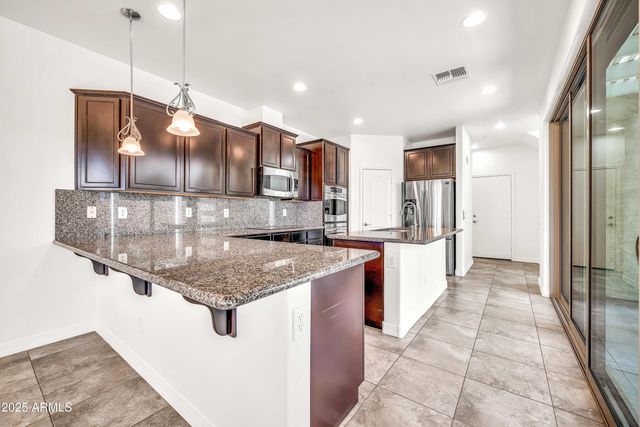 9025 W STATE Avenue, Glendale, AZ 85305