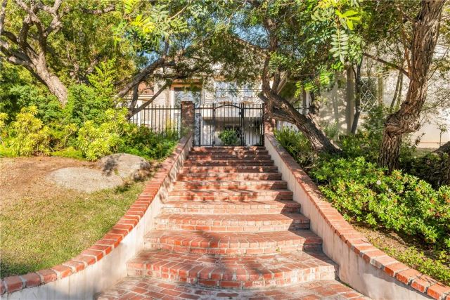 4200 Gayle Drive, Tarzana, CA 91356