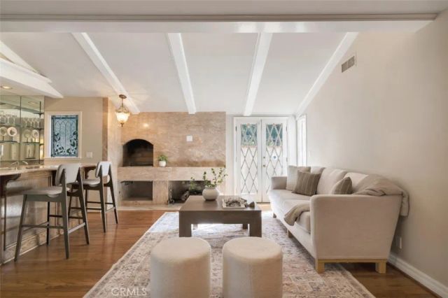 4200 Gayle Drive, Tarzana, CA 91356