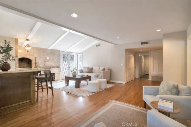 4200 Gayle Drive, Tarzana, CA 91356