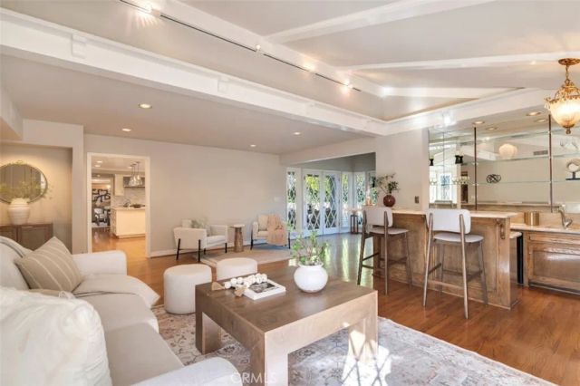 4200 Gayle Drive, Tarzana, CA 91356