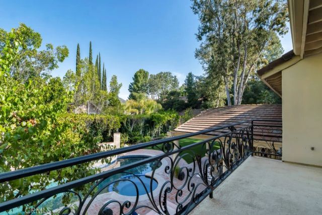 4200 Gayle Drive, Tarzana, CA 91356