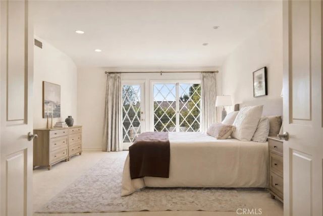 4200 Gayle Drive, Tarzana, CA 91356