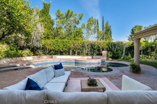 4200 Gayle Drive, Tarzana, CA 91356