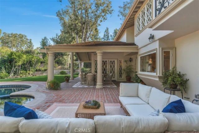 4200 Gayle Drive, Tarzana, CA 91356